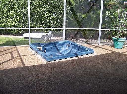 3rd image of 4704 Holly Dr