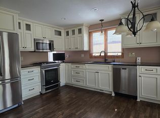 8213 Pleasant View Ct, Mounds View, MN 55112