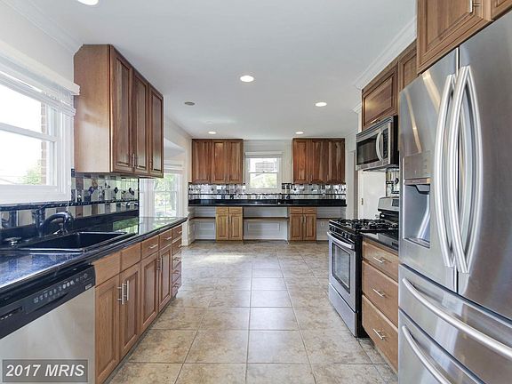 3rd image of 11830 Charen Ln
