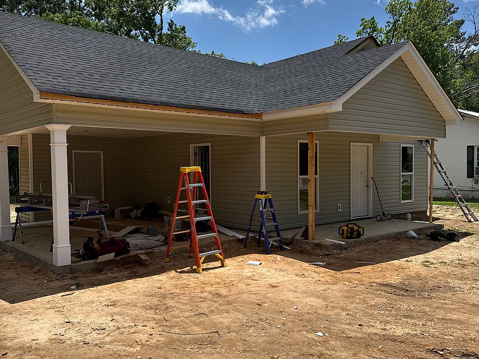2nd image of 534 Kershaw St NE