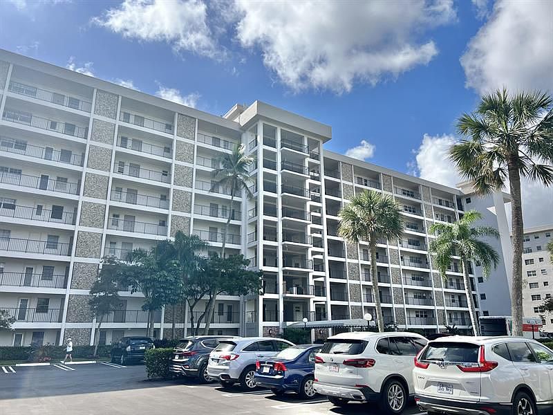 1st image of 3150 N Palm Aire Dr APT 101