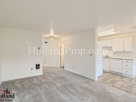 4th image of 2621 SE 174th Ave APT A