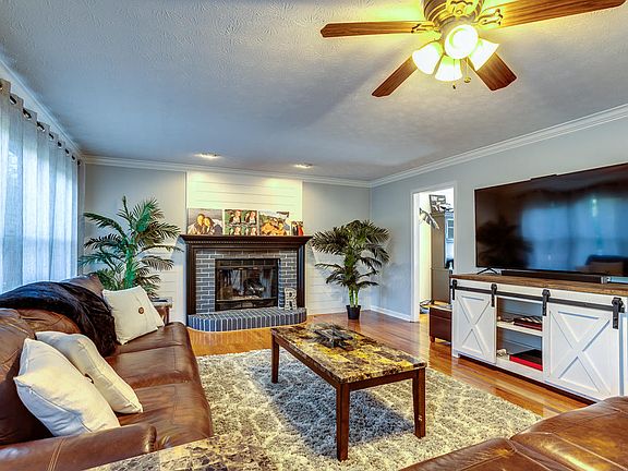 4th image of 323 Sweetgum Dr