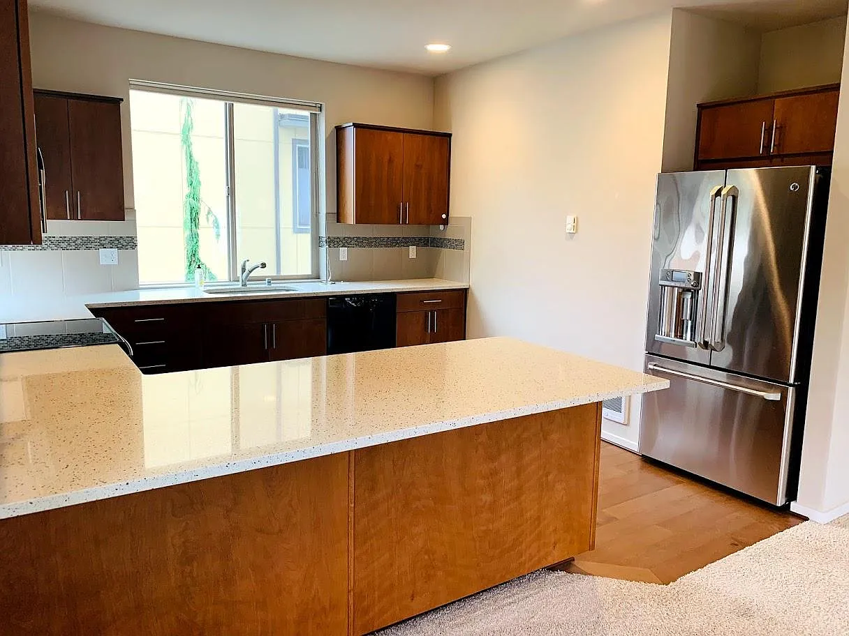 320 Bremerton Ave NE — Photo 3