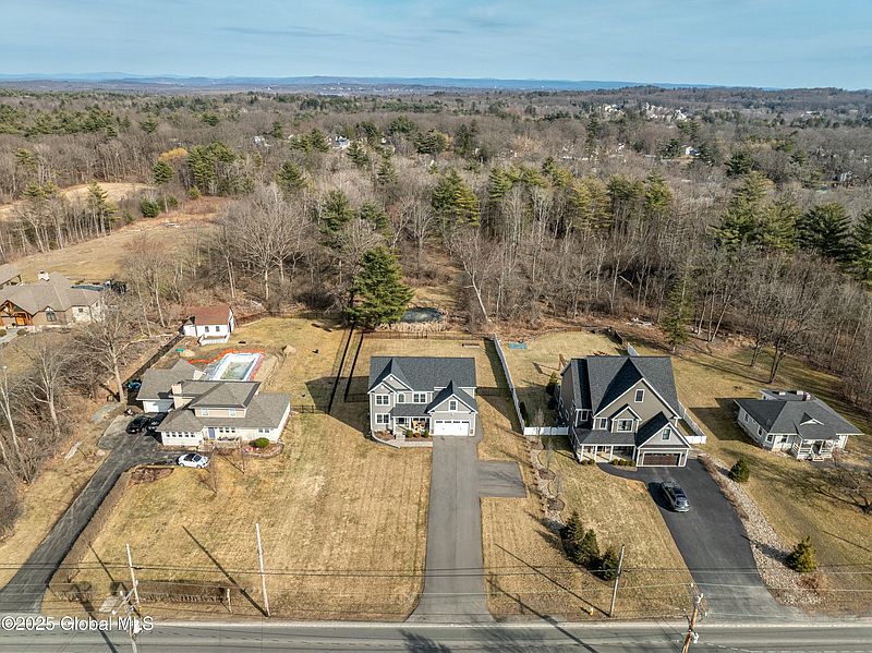 3rd image of 842 Pearse Road
