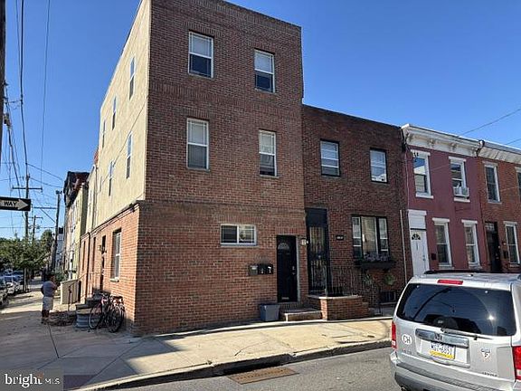 4th image of 1800 Titan St