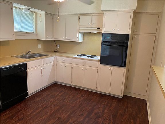2nd image of 2305 Parker Cir #A