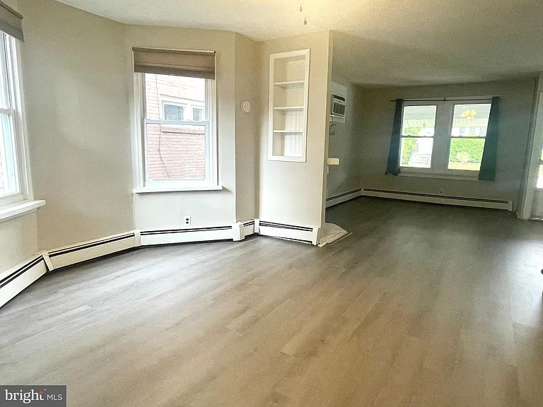 218 Green St — Photo 8