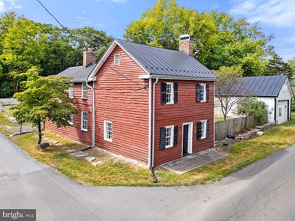 2nd image of 7379 Queen St