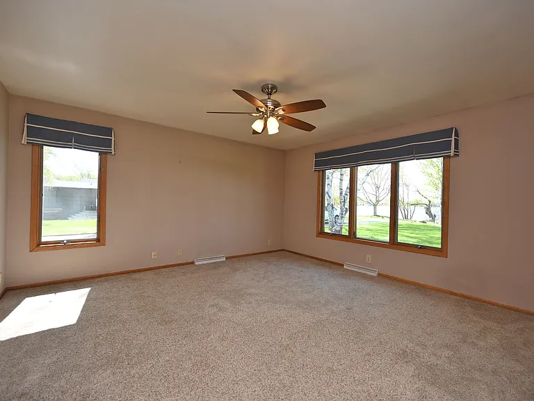 202 Lac La Belle Dr — Photo 9