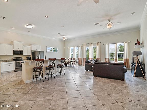 5th image of 1065 Emilys Walk Ln E