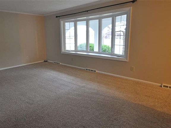 5th image of 32651 Carriage Ln
