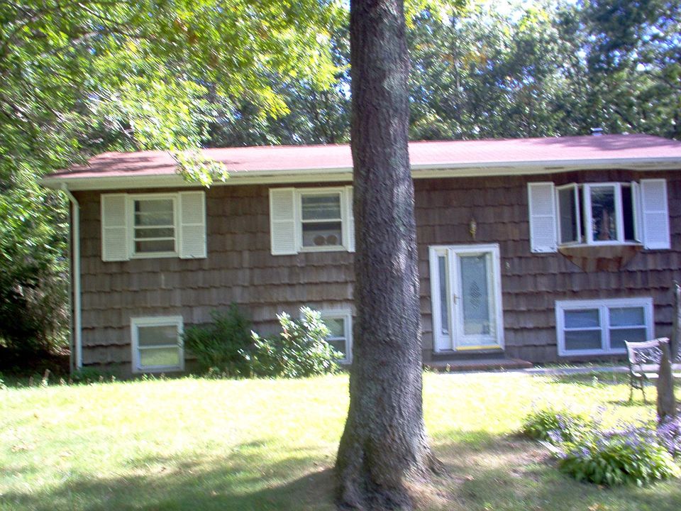 2nd image of 32 Oakland Dr S