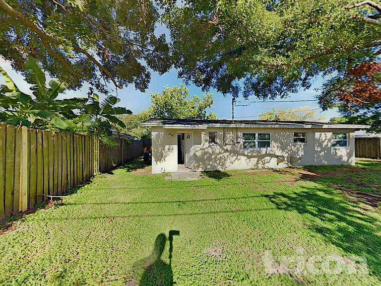 1117 N Saturn Ave — Photo 20