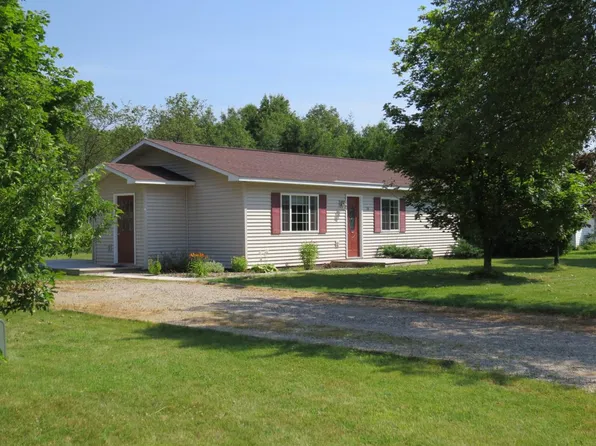 18 Alyssum St, Gladstone, MI 49837
