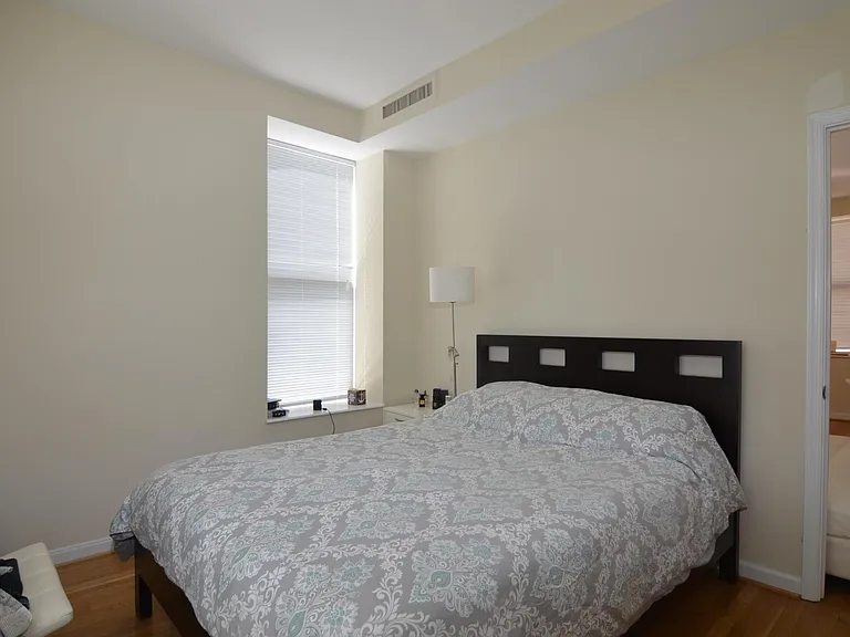 1830 17th St NW #308 — Photo 13