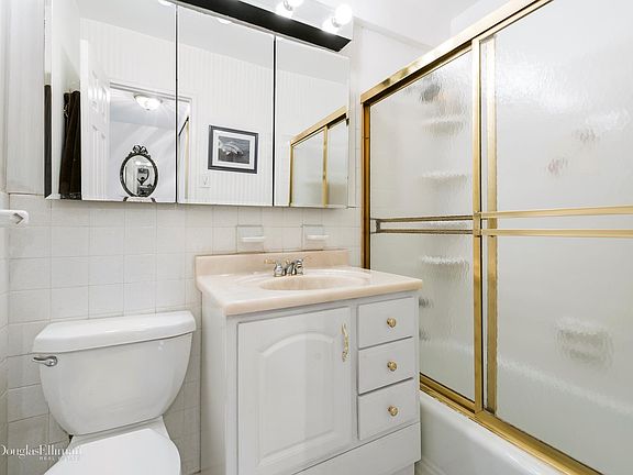 5th image of 430 W 34th St APT 16E