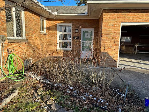 4th image of 387 Columbia Ave