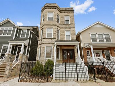 2227 W School St #3, Chicago, IL, 60618