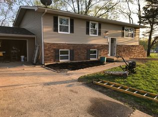 1300 Chestnut Dr, Greenville, IL 62246