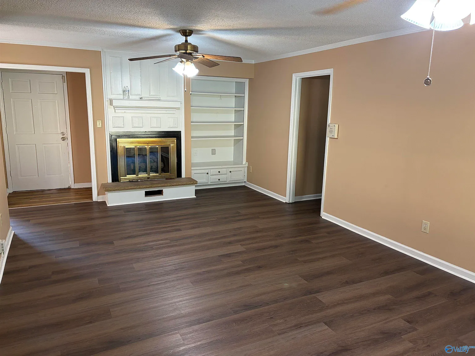 3 bed, 2.0 bath, 1637 sqft, $1,975 — Photo 3