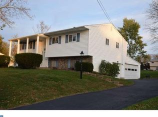 8 Ashwood Ln, Norristown, PA 19403