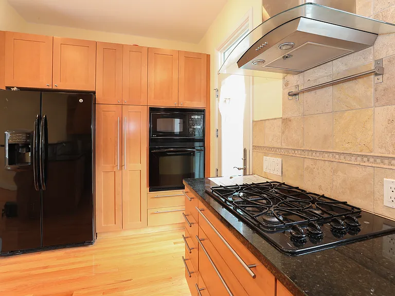 154 Thomas St NW #1 — Photo 3