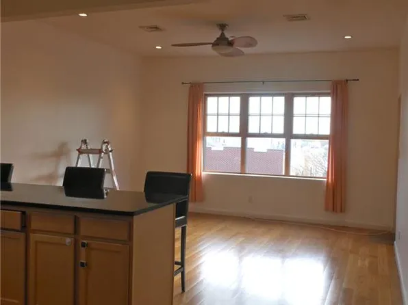 1515 W 4th St APT 4R, Brooklyn, NY 11204