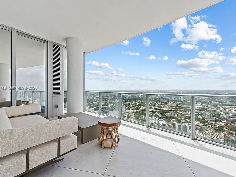 851 NE 1st Ave #Penthouse 5402 — Photo 7