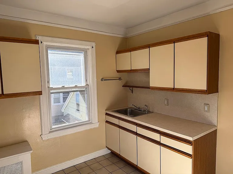 45 Underhill St — Photo 9