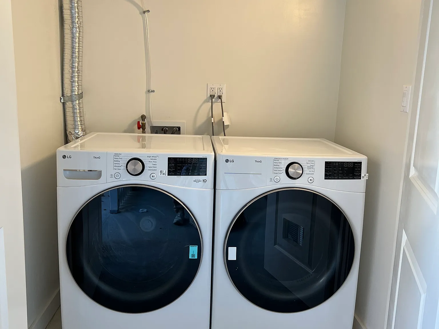 2 bed, 1000 sqft, $4,300 — Photo 2