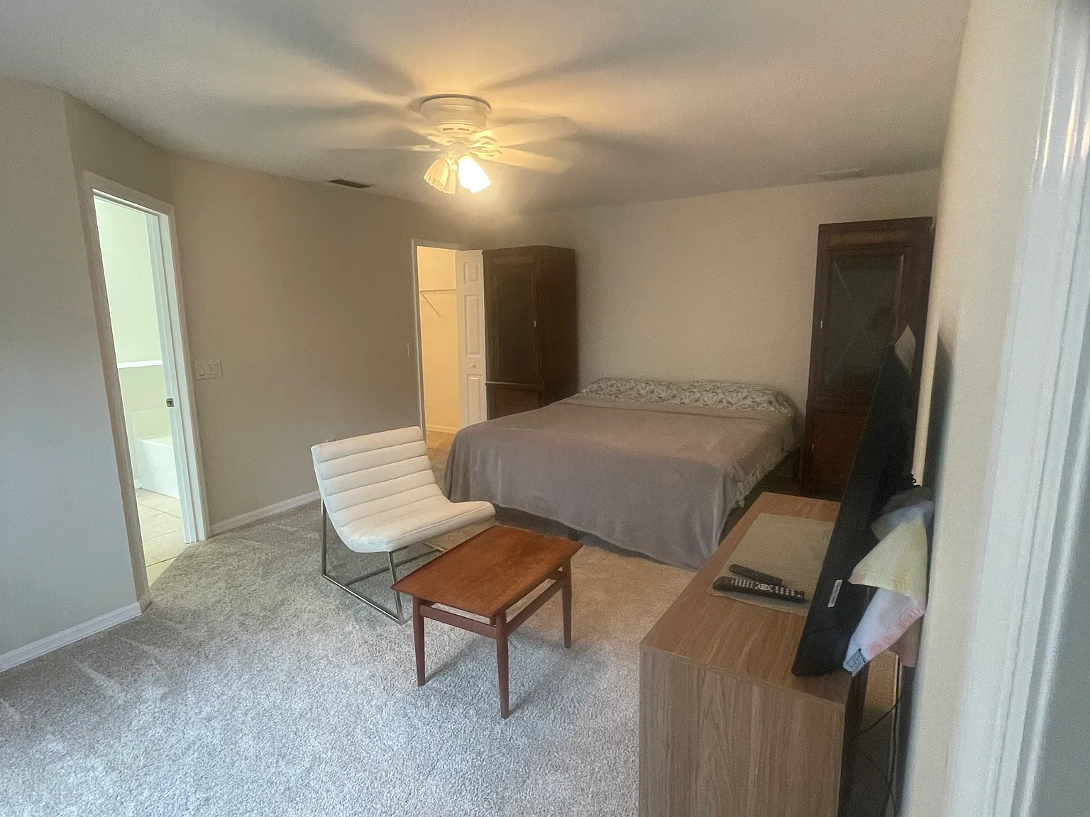 3 bed, 2000 sqft, $875 — Photo 1