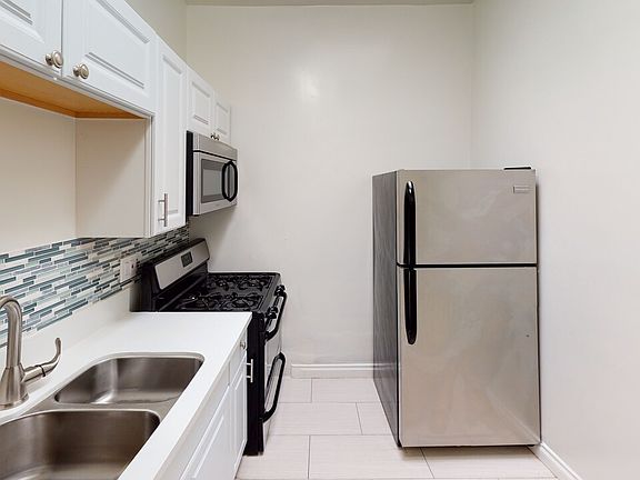 5th image of 756 S Normandie Ave #303A