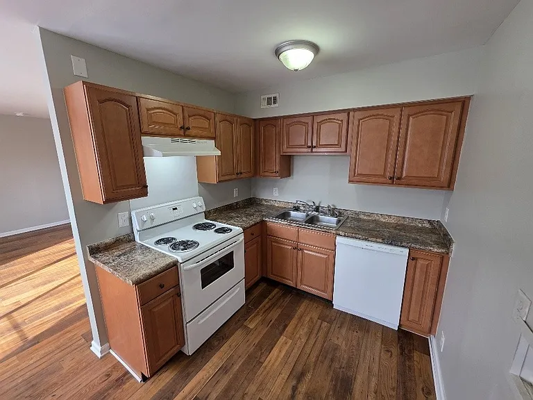 800 Anderson Ln #A7 — Photo 4