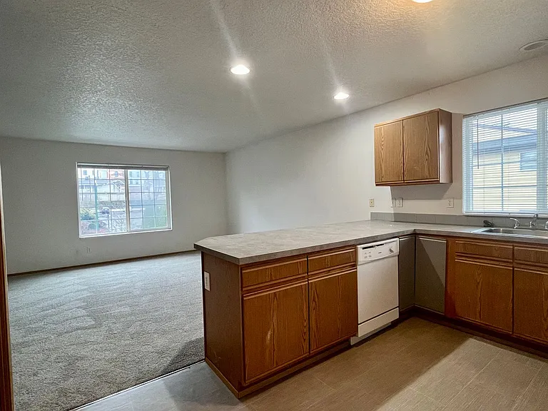 3658 SE 32nd Ave — Photo 6