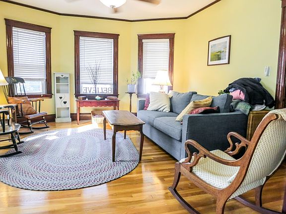 3rd image of 15 Elliot St Unit 2