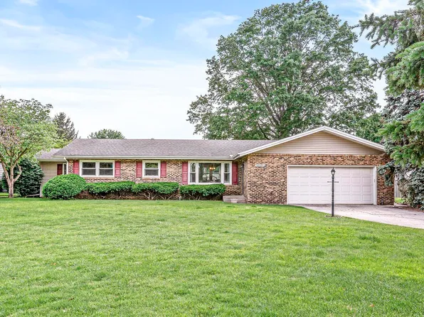 56593 Meadowood Dr, Elkhart, IN 46516