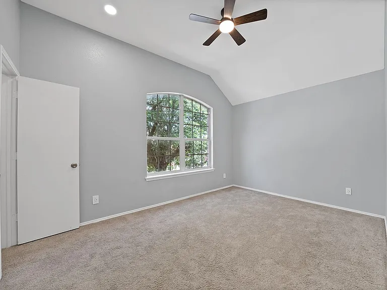 137 Heritage Dr — Photo 30