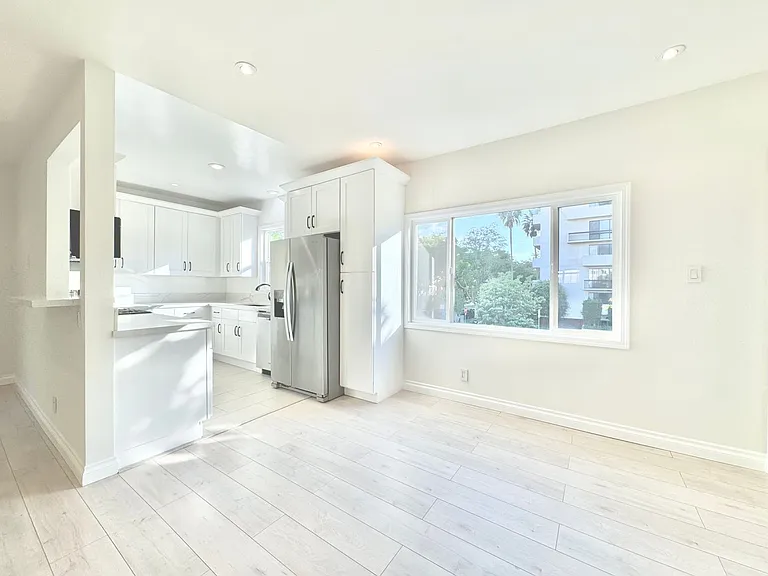 333 N. Oakhurst Dr. — Photo 7