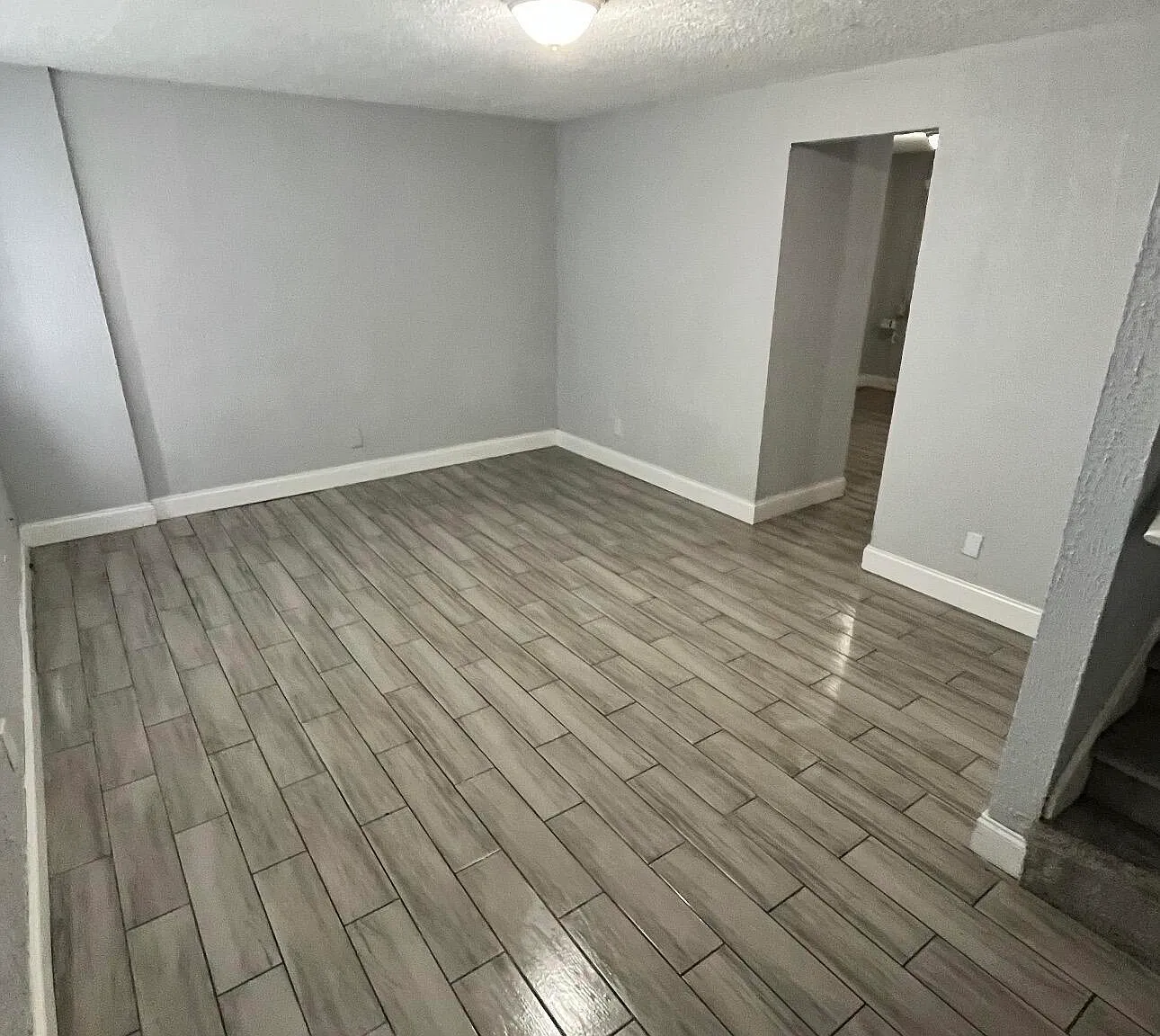 3 bed, 1.0 bath, 1008 sqft, $1,095 — Photo 3