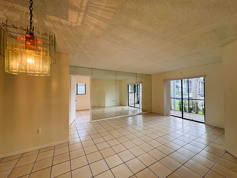 20681 NE 4th Pl #105 — Photo 7