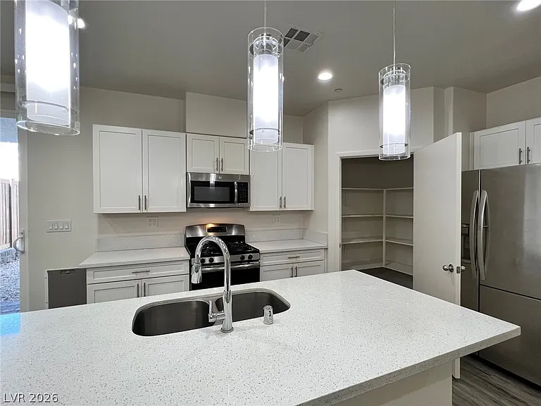 1586 Tilman Ln — Photo 1