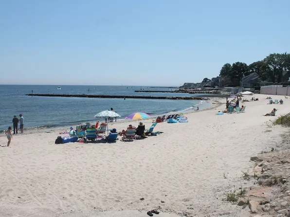 13 Whitecap Rd, Niantic, CT 06357