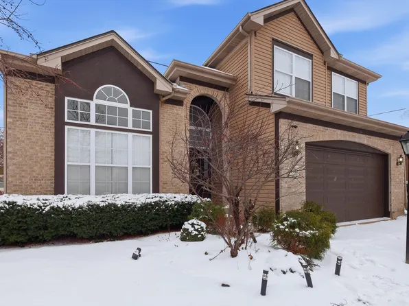 1951 Broadsmore Dr, Algonquin, IL 60102