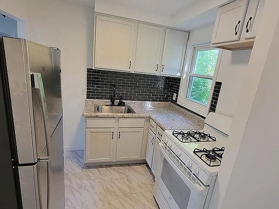 2nd image of 26548 Eton Ave