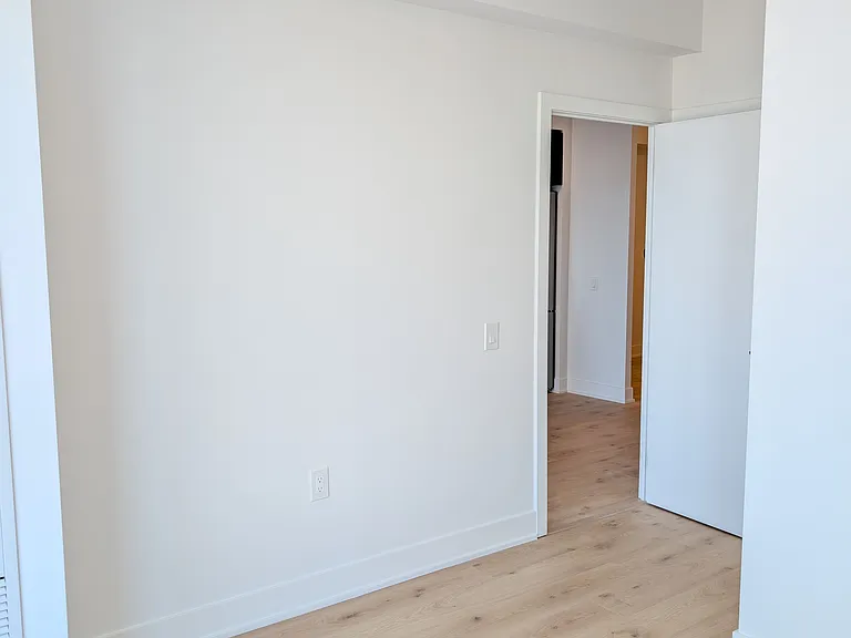 2088 James St #1007 — Photo 15