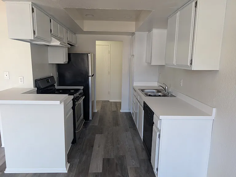 5166 Dunbar Dr #D — Photo 4