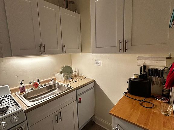 2nd image of 2854-58 N Mildred Ave #907-3