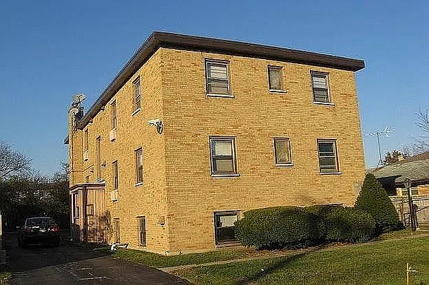 1st image of 2626 W Cornelia Ave APT 1