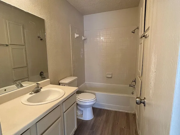 521 Greenlawn Blvd — Photo 10